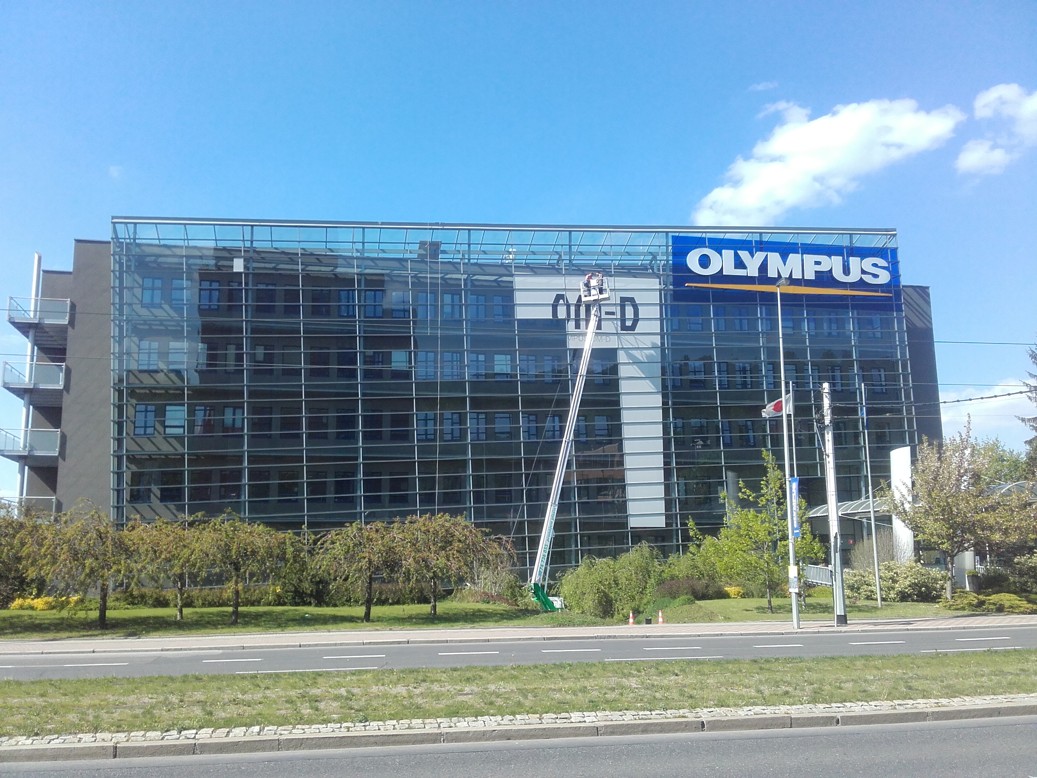 Olympus – deinstalace a instalace nové reklamní plochy